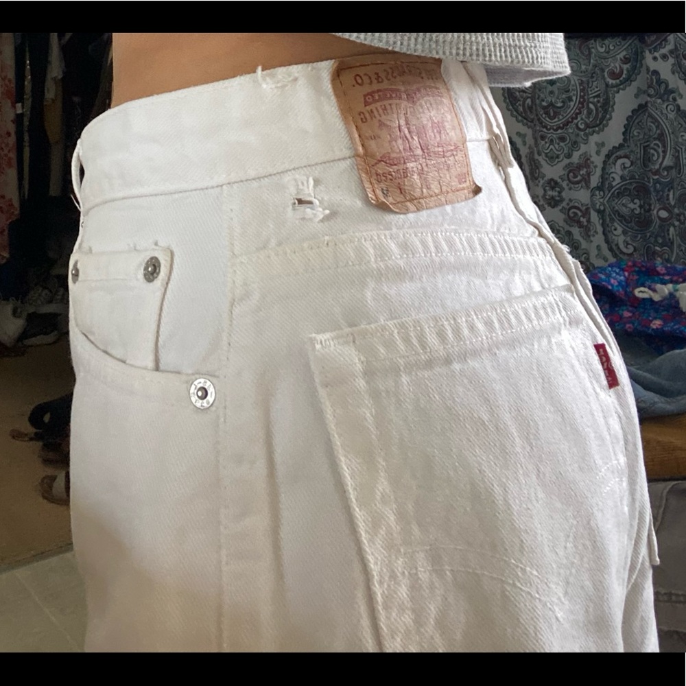 Distressed 550 Levi Shorts